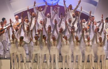 El coro de Luis Rivero 'La Voz' abre la primera semifinal de este lunes.