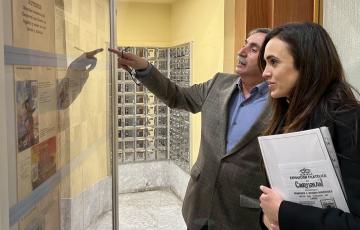 La Asociación Filatélica ha dedicado la exposición a Paco Rosado