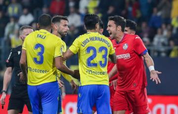 Momento de tensión durante el partido. 