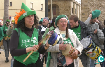 Los participantes durante la pasacallifestación