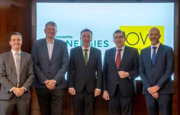 Foto de los responsables de Navantia Senergies y Ocean Wilds tras firmar el acuerdo 