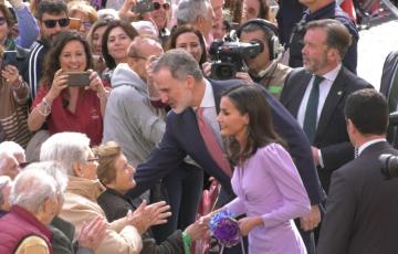 Los Reyes saludan a residentes en Fragela 