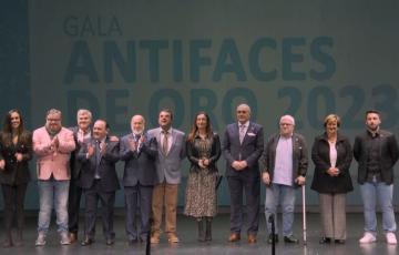 Foto de los galardonados con el Antifaz de Oro