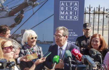 El presidente de la Fundación Cajasol y la presidenta de la APBC