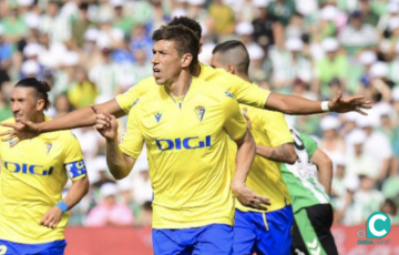Alcaraz adelantaba a los amarillos de penalti (Foto: Cádiz CF)