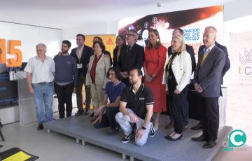 Foto de familia firma convenio UCA con SIKA 