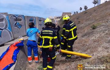 A la llegaba de los bomberos se encontraban en el lugar de los hechos la Policía Local y servicios sanitarios
