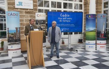 El periodista gaditano Manuel Muñóz Fossati ha presentado en Diputación su último trabajo