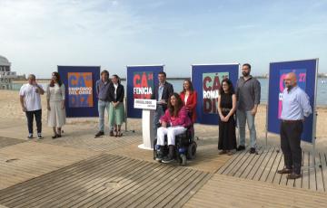 Bruno García junto a algunos de los miembros de la candidatura popular 