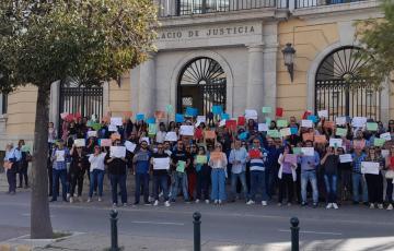 Protesta STAJ en Audiencia provincial
