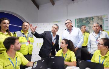 El consejero de la Presidencia, Interior, Diálogo Social y Simplificación Administrativa, Antonio Sanz, y el consejero de Turismo, Cultura y Deporte, Arturo Bernal, en el dispositivo de Emergencia del Gran Premio de Jerez