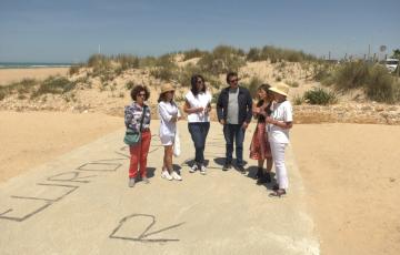 Alcalde y Agaden denuncian el daño al sistema dunar del nuevo carril bici