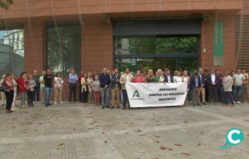 La concentración ha tenido lugar este jueves a las puertas de la delegación del Gobierno en Cádiz