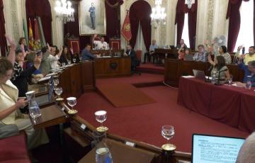 Este jueves se ha celebrado una sesión extraordinaria en el salón de plenos del Ayuntamiento gaditano.