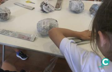 Alumnos del colegio Josefina Pascual durante el taller de títeres.