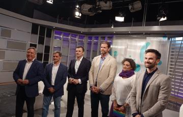 Candidatos posan en el plató antes de comenzar 