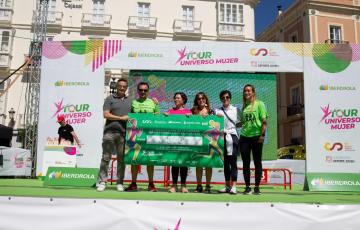 La Organización del Tour Universo Mujer entrega el cheque de 3500 euros de recaudación en favor de Agamama