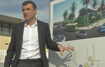 El candidato del PP muestra la ubicación de los nuevos aparcamientos que propone su formación