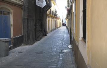Aguas de Cádiz repara una tubería en la calle Pasquín. 
