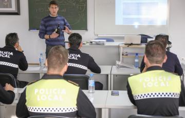 Policías locales durante una sesión formativa 