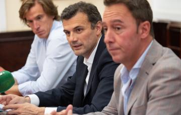 El alcalde junto a los concejales Pablo Otero y José Manuel Cossi en rueda de prensa 