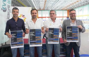 El concejal de Deportes, José Ramón Páez, junto a directivos de la Federación Española y Andaluza de Deportes de personas con Parálisis cerebral durante la presentación del Campeonato nacional de natación