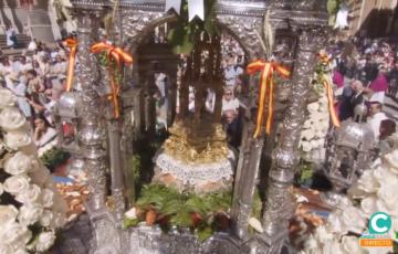 Imagen de la Custodia en su salida de Catedral 