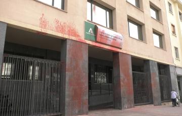 El estado que presenta actualmente la fachada de la delegación de Agricultura en Cádiz.