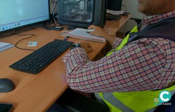 Uno de los agentes de la Unidad de Delitos Tecnológicos 