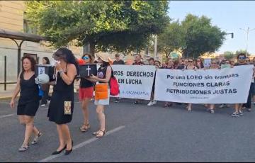Los funcionarios de Justicia celebran su funeral por las calles de Cádiz 