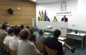 La delegada de la Junta en Cádiz ha presidido la primera reunión del comité asesor provincial del plan Infoca