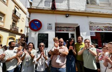 El Ayuntamiento ha querido rendir un homenaje al chirigotero que murió hace apenas 2 años