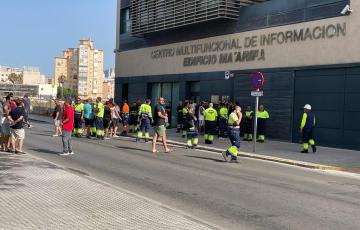 Operarios se concentran a las puertas de la CEC
