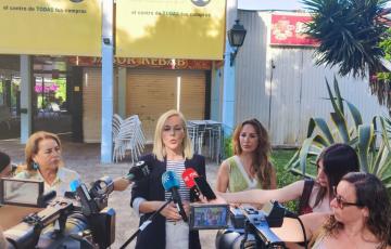 Blanca ARmario atiende a los medios 