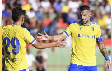 Negredo celebra uno de los tantos (Foto: Cádiz CF)