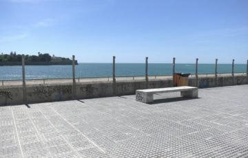 El detenido fue a buscar a la joven a la discoteca y la arrastró hasta la balaustrada para intentar tirarla