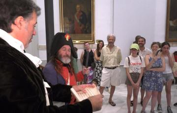 Actores y participantes en la primera visita teatralizada al Museo de las Cortes 