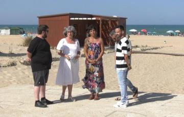 El portavoz de Adelante Izquierda Gaditana, David de la Cruz , junto a otros miembros de la formación 
