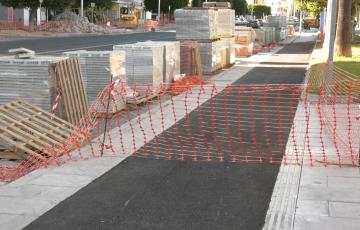 Carril bici en obras en la avenida de la Sanidad Pública