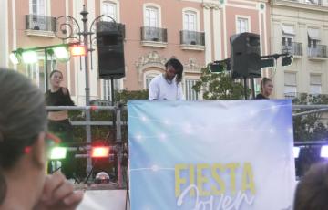 Música y atracciones para la juventud en la plaza de San Antonio