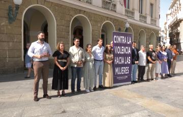 Silencio y repulsa por los asesinatos machistas