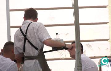 El desempleo disminuye sobre todo en el sector servicios.