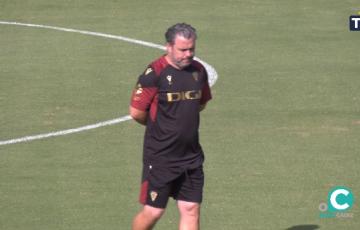 El técnico Sergio González durante la última sesión desarrollada en la Ciudad Deportiva Bahía de Cádiz