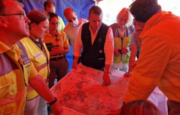 El consejero de la Presidencia, Antonio Sanz junto a la delegada del Gobierno en Cádiz.