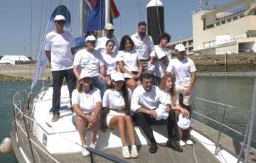 El rector de la UCA y el alcalde de Cádiz se han asomado al Tartessos para despedir a su tripulación y desearles la mejor de las travesías hasta Lisboa y un buen regreso a Cádiz