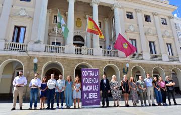 Imagen del minuto de silencio en el Ayuntamiento 