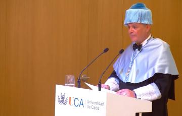 Alejandro Sanz, Doctor Honoris Causa de la UCA.