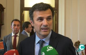 El alcalde de Cádiz, Bruno García, durante su atención a los medios de comunicación