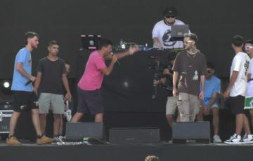 El escenario de la Regata es testigo de las batallas grupales de gallos.