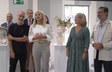 La consejera de Desarrollo Educativo, junto a su viceconsejera, el concejal de Educación, los directores de los conservatorios de Danza y Música; y el de la Casa de las Artes, en su visita al centro en el, inicio del nuevo curso